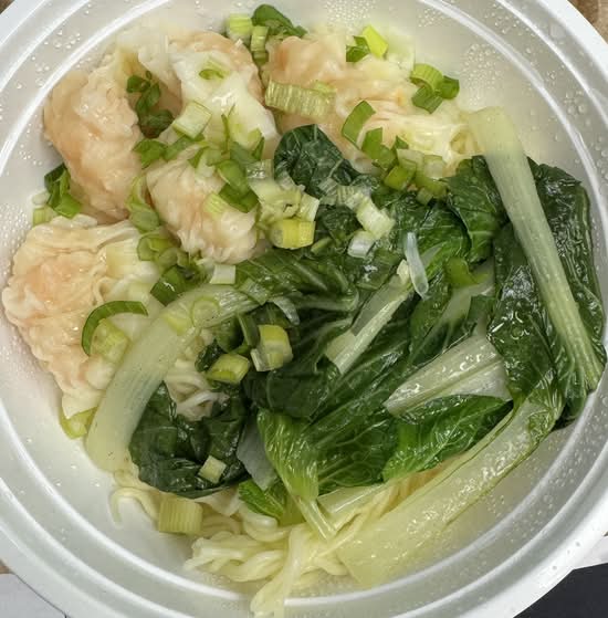 13. 鮮蝦雲吞面 / Shrimp Wonton Noodle Soup